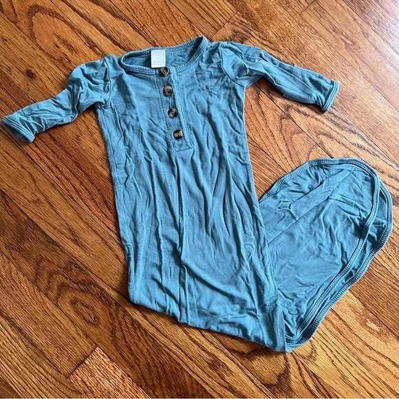 Lou Lou & Company Newborn Knotted Gown Bundle - Picture 5 of 10